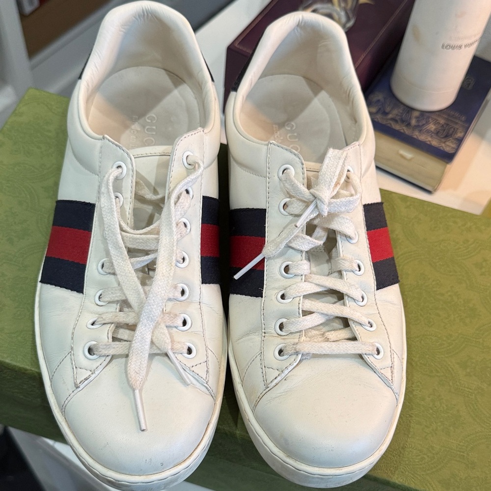 Gucci Ivory Sneakers with Crimson and Navy Stripes